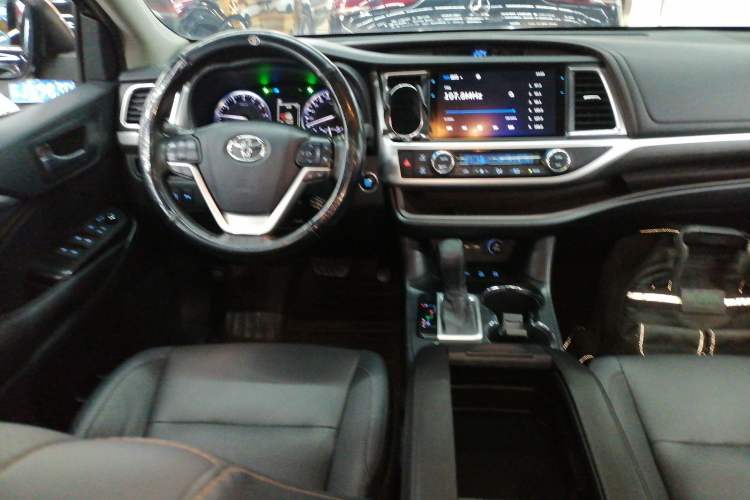Used Toyota Highlander 2021 2.0T Four-Wheel Drive Prestige Version 7 Seats Steering Wheel