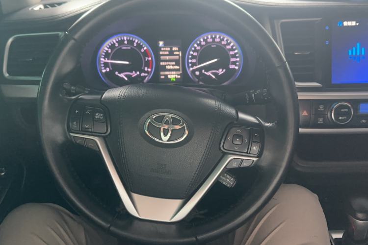 Used Toyota Highlander 2021 2.0T Two-Wheel Drive Luxury Edition 7 Seats Steering Wheel