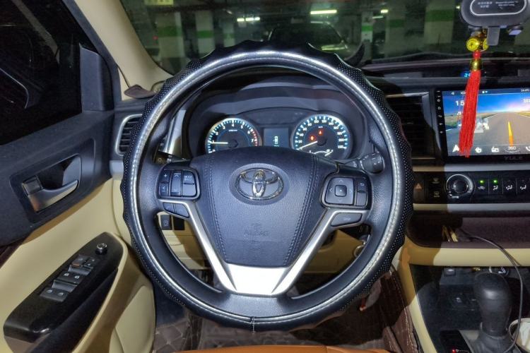 Used Toyota Highlander 2021 2.0T Two-Wheel Drive Elite Version 7-Seater Steering Wheel