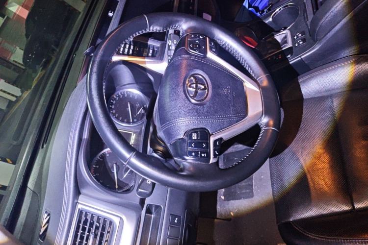 Used Toyota Highlander 2021 2.0T Four-Wheel Drive Luxury Edition 7 Seats Steering Wheel