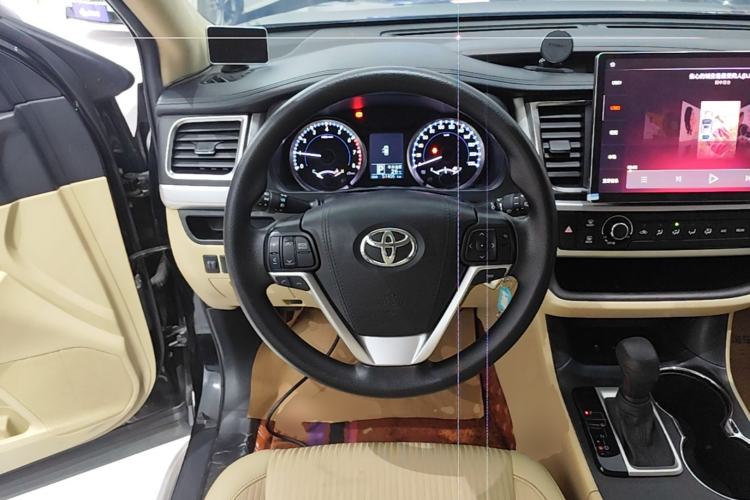 Used Toyota Highlander 2021 2.0T Two-Wheel Drive Elite Version 7-Seater Steering Wheel