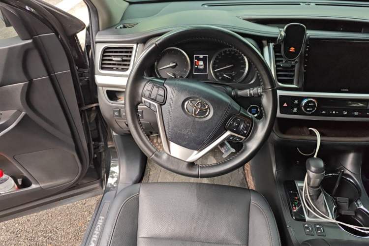 Used Toyota Highlander 2021 2.0T Four-Wheel Drive Prestige Version 7 Seats Steering Wheel