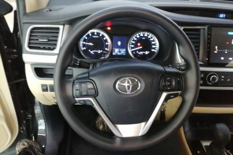 Used Toyota Highlander 2021 2.0T Two-Wheel Drive Elite Edition 5 Seats Steering Wheel