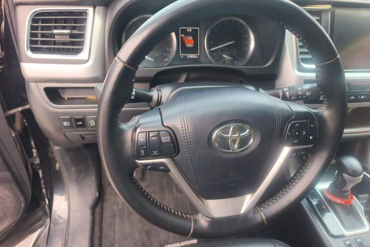 Used Toyota Highlander 2021 2.0T Two-Wheel Drive Luxury Edition 7 Seats Steering Wheel