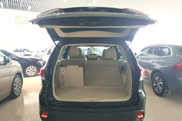Used Toyota Highlander 2021 2.0T Four-Wheel Drive Elite Edition 7-Seater Trunk