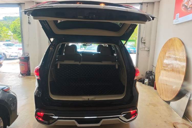 Used Toyota Highlander 2021 2.0T Four-Wheel Drive Elite Edition 7-Seater Trunk