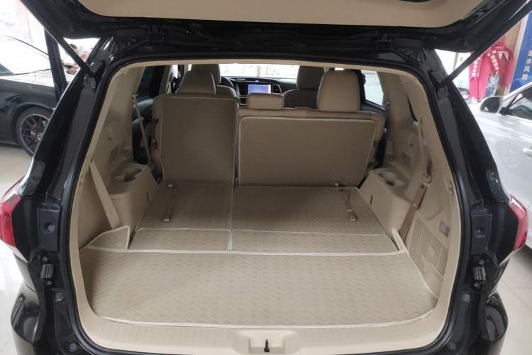 Used Toyota Highlander 2021 2.0T Two-Wheel Drive Elite Version 7-Seater Trunk