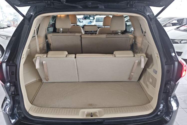 Used Toyota Highlander 2021 2.0T Four-Wheel Drive Elite Edition 7-Seater Trunk