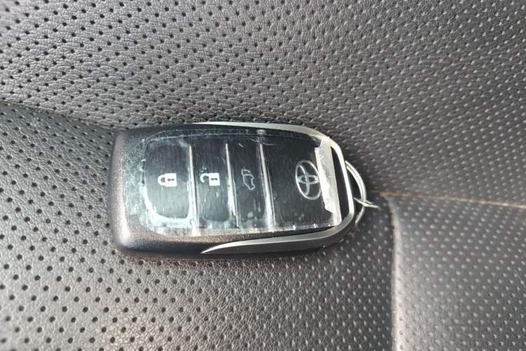 Used Toyota Highlander 2021 2.0T Four-Wheel Drive Prestige Version 7 Seats Vehicle Key