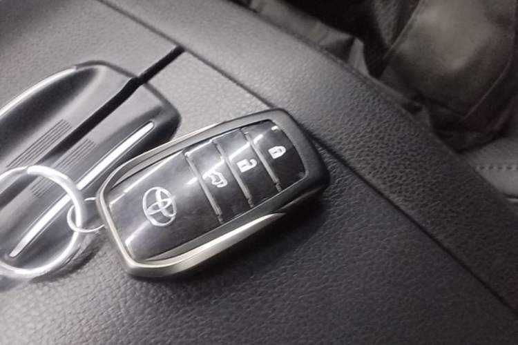 Used Toyota Highlander 2021 2.0T Four-Wheel Drive Prestige Version 7 Seats Vehicle Key