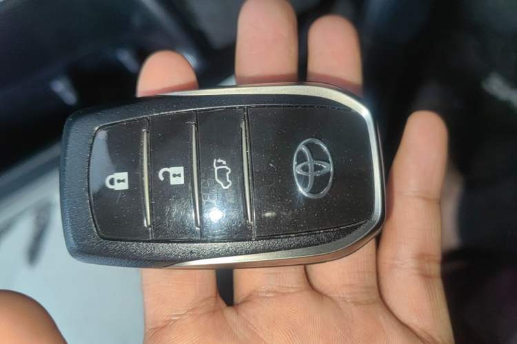 Used Toyota Highlander 2021 2.0T Four-Wheel Drive Prestige Version 7 Seats Vehicle Key
