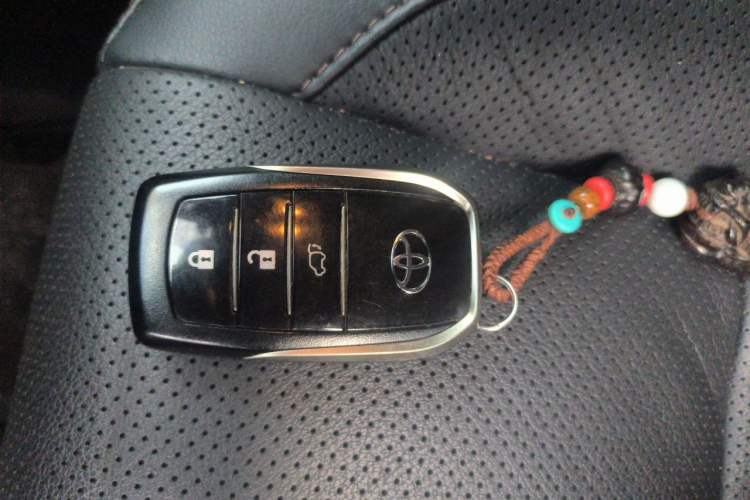 Used Toyota Highlander 2021 2.0T Four-Wheel Drive Prestige Version 7 Seats Vehicle Key