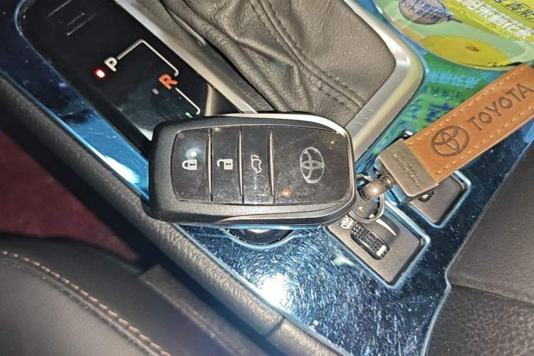 Used Toyota Highlander 2021 2.0T Four-Wheel Drive Prestige Version 7 Seats Vehicle Key