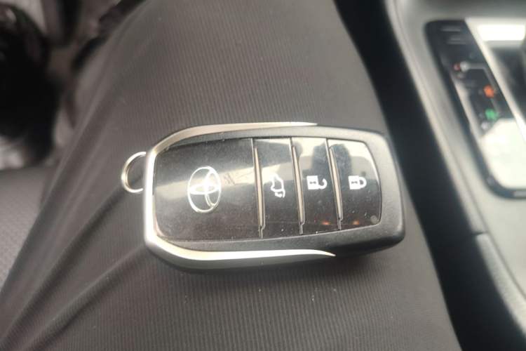 Used Toyota Highlander 2021 2.0T Four-Wheel Drive Prestige Version 7 Seats Vehicle Key