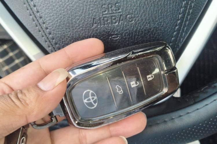 Used Toyota Highlander 2021 2.0T Four-Wheel Drive Prestige Version 7 Seats Vehicle Key