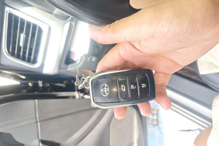 Used Toyota Highlander 2021 2.0T Four-Wheel Drive Prestige Version 7 Seats Vehicle Key