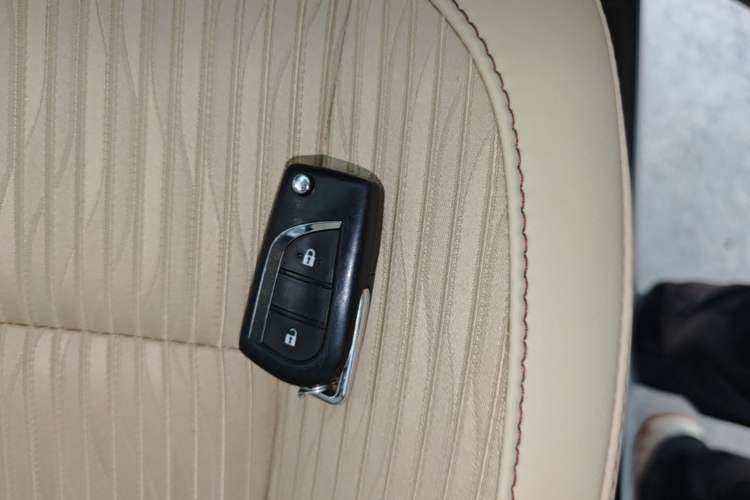 Used Toyota Highlander 2021 2.0T Two-Wheel Drive Elite Edition 5 Seats Vehicle Key