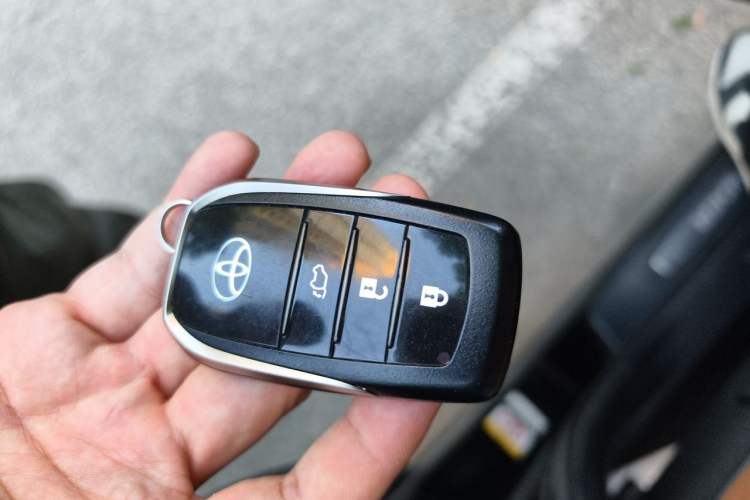 Used Toyota Highlander 2021 2.0T Four-Wheel Drive Prestige Version 7 Seats Vehicle Key
