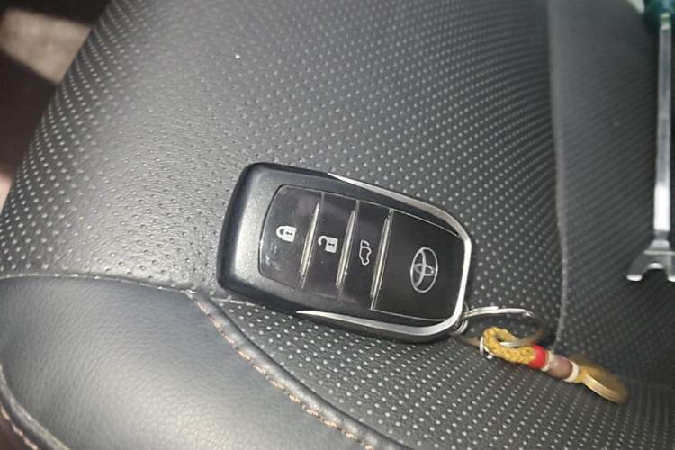 Used Toyota Highlander 2021 2.0T Four-Wheel Drive Prestige Version 7 Seats Vehicle Key