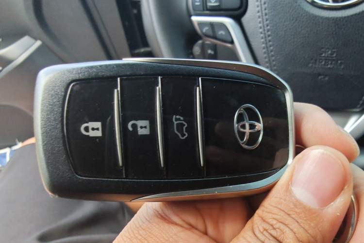 Used Toyota Highlander 2021 2.0T Four-Wheel Drive Prestige Version 7 Seats Vehicle Key