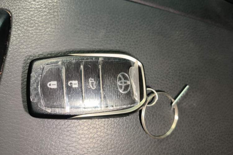 Used Toyota Highlander 2021 2.0T Four-Wheel Drive Prestige Version 7 Seats Vehicle Key