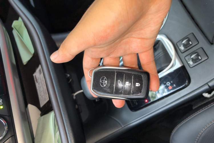 Used Toyota Highlander 2021 2.0T Four-Wheel Drive Prestige Version 7 Seats Vehicle Key