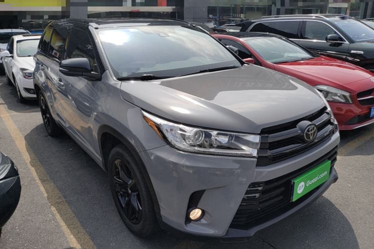 Used Toyota Highlander 2021 2.0T Two-Wheel Drive Luxury Edition 7 Seats Front Right 45 Deg
