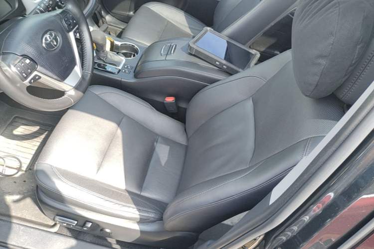 Used Toyota Highlander 2021 2.0T Two-Wheel Drive Luxury Edition 7 Seats Left Front Seat