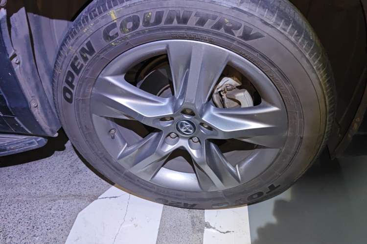 Used Toyota Highlander 2021 2.0T Four-Wheel Drive Luxury Edition 7 Seats Right Front Wheel Hub