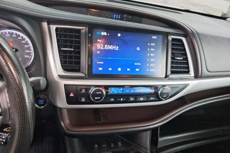 Used Toyota Highlander 2021 2.0T Four-Wheel Drive Luxury Edition 7 Seats Audio And AC Panel