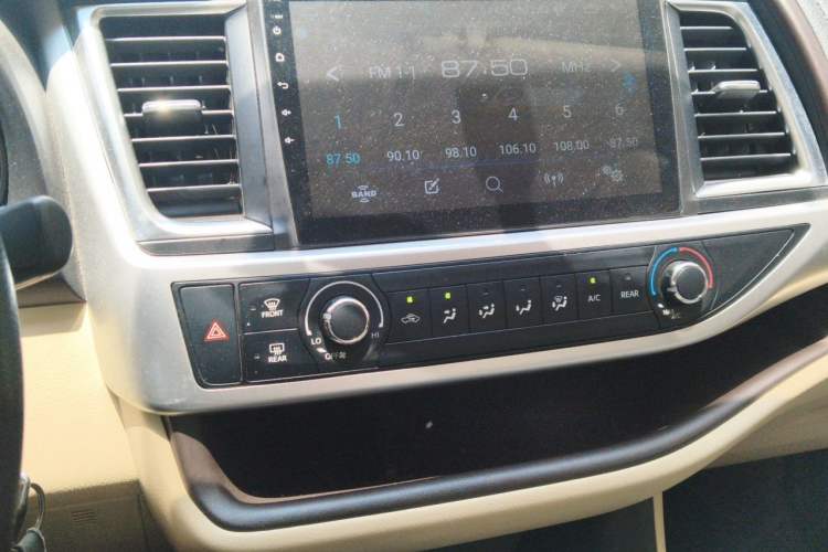 Used Toyota Highlander 2021 2.0T Four-Wheel Drive Elite Edition 7-Seater Audio And AC Panel