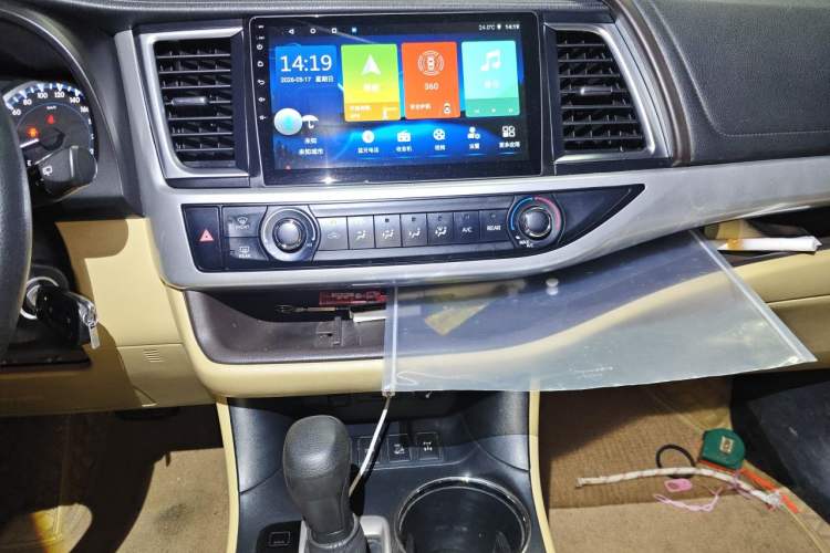 Used Toyota Highlander 2021 2.0T Four-Wheel Drive Elite Edition 7-Seater Audio And AC Panel