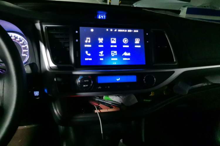 Used Toyota Highlander 2021 2.0T Four-Wheel Drive Prestige Version 7 Seats Audio And AC Panel