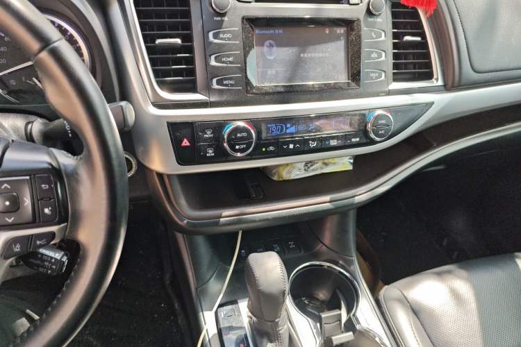 Used Toyota Highlander 2021 2.0T Four-Wheel Drive Elite Edition 7-Seater Audio And AC Panel