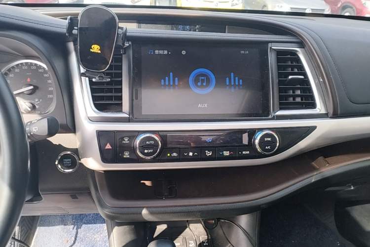 Used Toyota Highlander 2021 2.0T Four-Wheel Drive Luxury Edition 7 Seats Audio And AC Panel