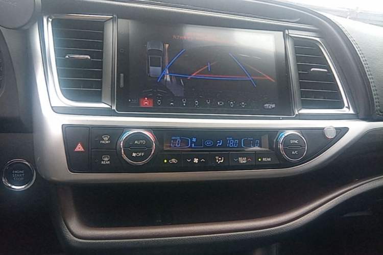 Used Toyota Highlander 2021 2.0T Four-Wheel Drive Prestige Version 7 Seats Audio And AC Panel