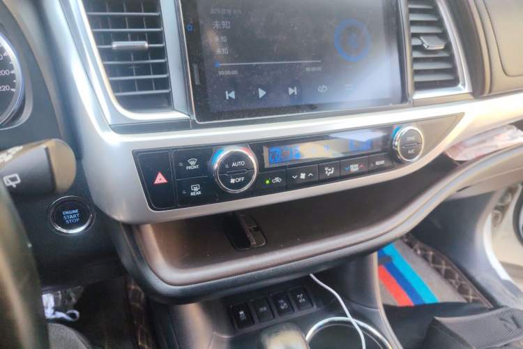 Used Toyota Highlander 2021 2.0T Four-Wheel Drive Luxury Edition 7 Seats Audio And AC Panel