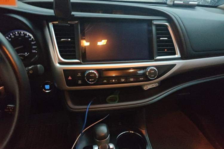 Used Toyota Highlander 2021 2.0T Four-Wheel Drive Luxury Edition 7 Seats Audio And AC Panel