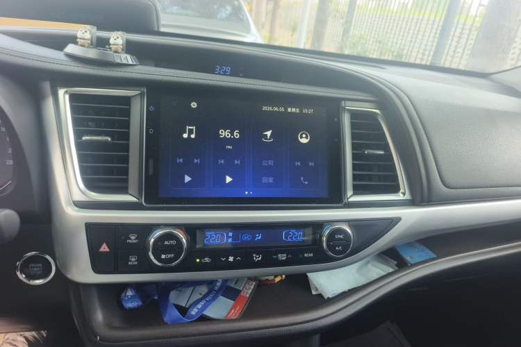 Used Toyota Highlander 2021 2.0T Four-Wheel Drive Prestige Version 7 Seats Audio And AC Panel