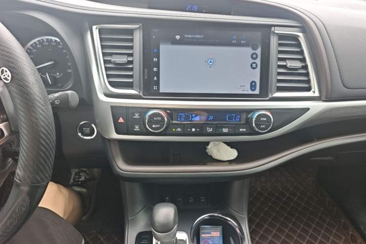 Used Toyota Highlander 2021 2.0T Four-Wheel Drive Prestige Version 7 Seats Audio And AC Panel