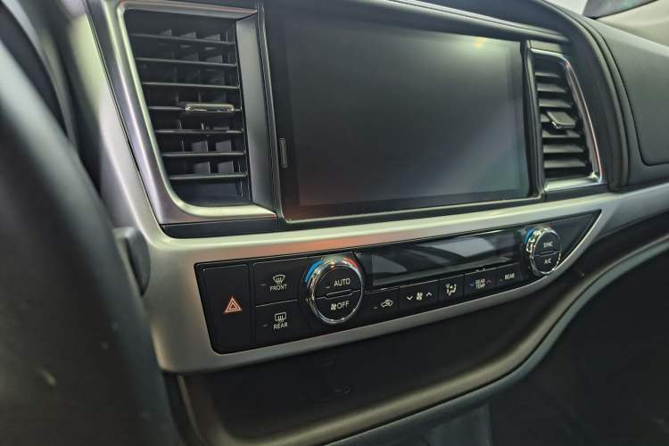 Used Toyota Highlander 2021 2.0T Four-Wheel Drive Luxury Edition 7 Seats Audio And AC Panel