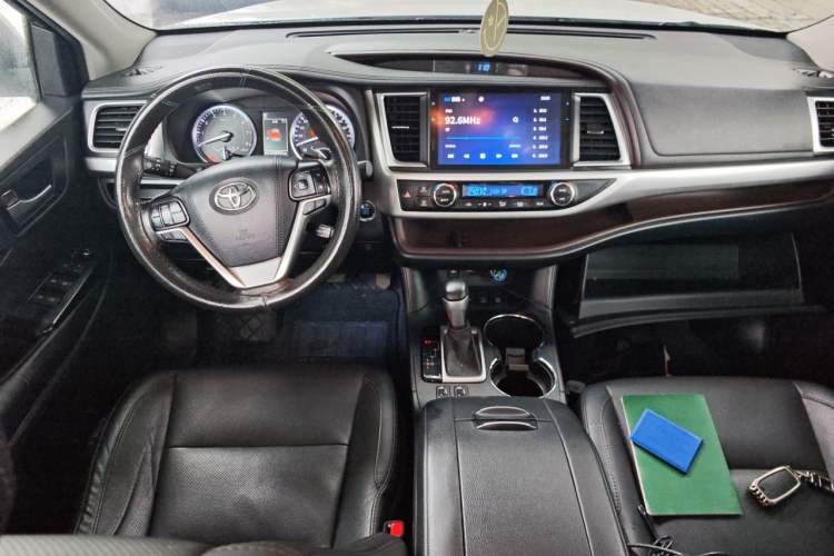 Used Toyota Highlander 2021 2.0T Four-Wheel Drive Luxury Edition 7 Seats Center Console