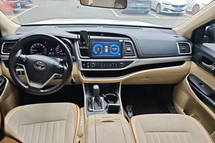 Used Toyota Highlander 2021 2.0T Four-Wheel Drive Elite Edition 7-Seater Center Console
