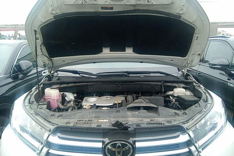 Used Toyota Highlander 2021 2.0T Four-Wheel Drive Prestige Version 7 Seats Engine Bay