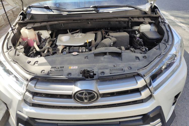 Used Toyota Highlander 2021 2.0T Four-Wheel Drive Luxury Edition 7 Seats Engine Bay