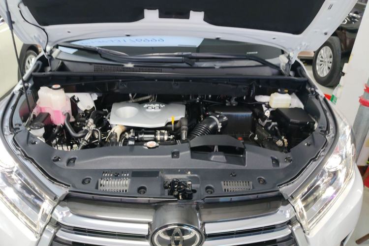 Used Toyota Highlander 2021 2.0T Four-Wheel Drive Prestige Version 7 Seats Engine Bay