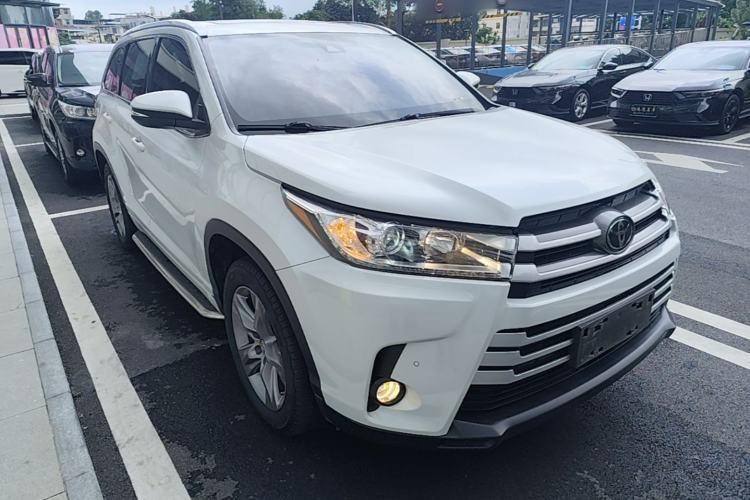 Used Toyota Highlander 2021 2.0T Two-Wheel Drive Luxury Edition 7 Seats Front Right 45 Deg