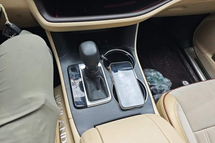 Used Toyota Highlander 2021 2.0T Four-Wheel Drive Elite Edition 7-Seater Gear Lever