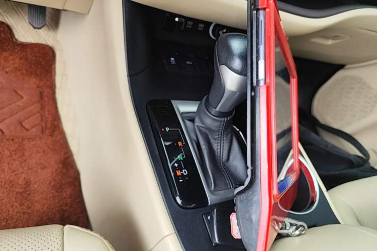Used Toyota Highlander 2021 2.0T Two-Wheel Drive Luxury Edition 7 Seats Gear Lever
