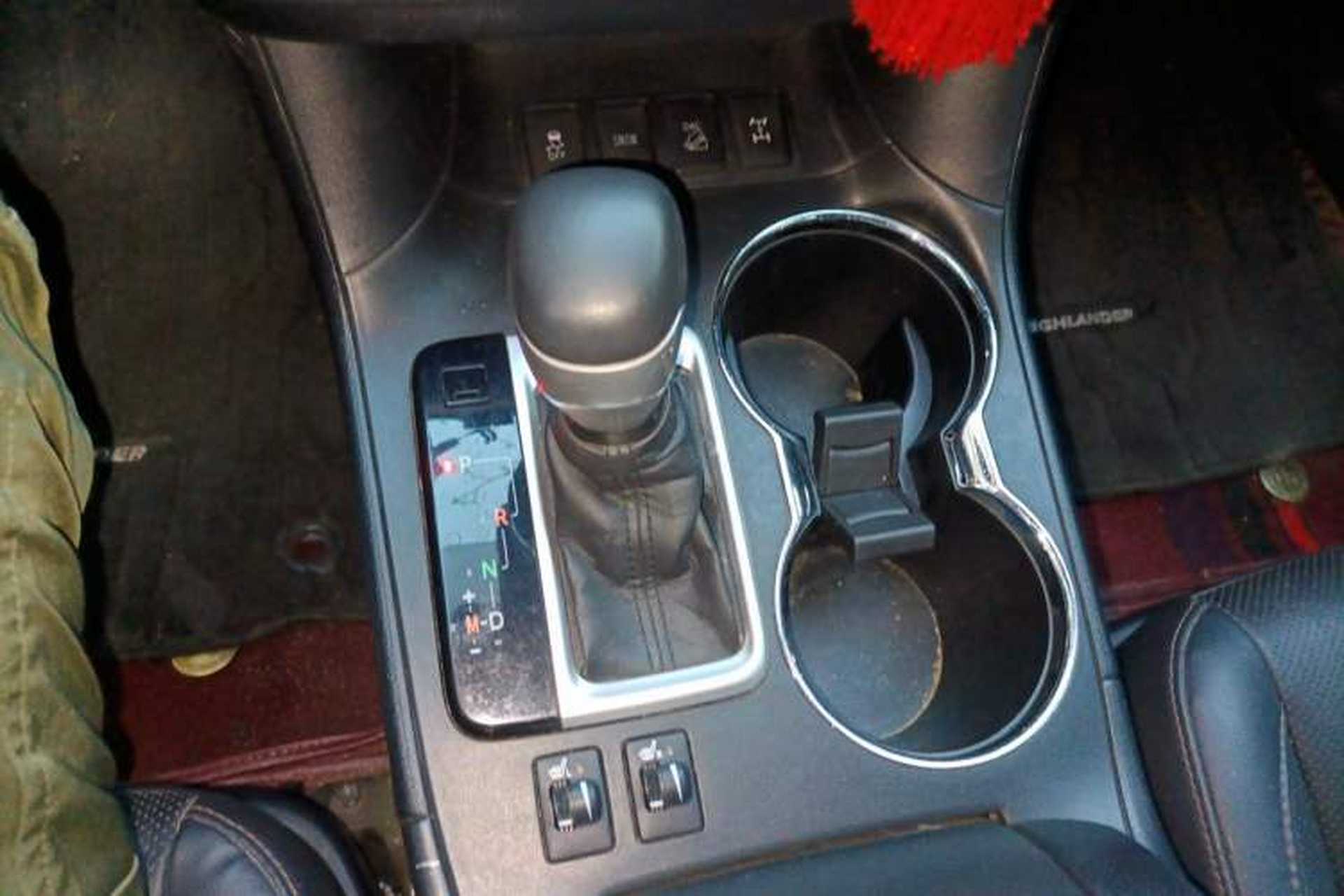 Used Toyota Highlander 2021 2.0T Four-Wheel Drive Prestige Version 7 Seats Gear Lever